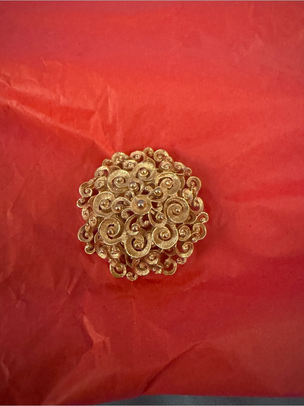 Vintage signed Gold tone CoroCraft Filigree swirl layered domed Brooch Pin